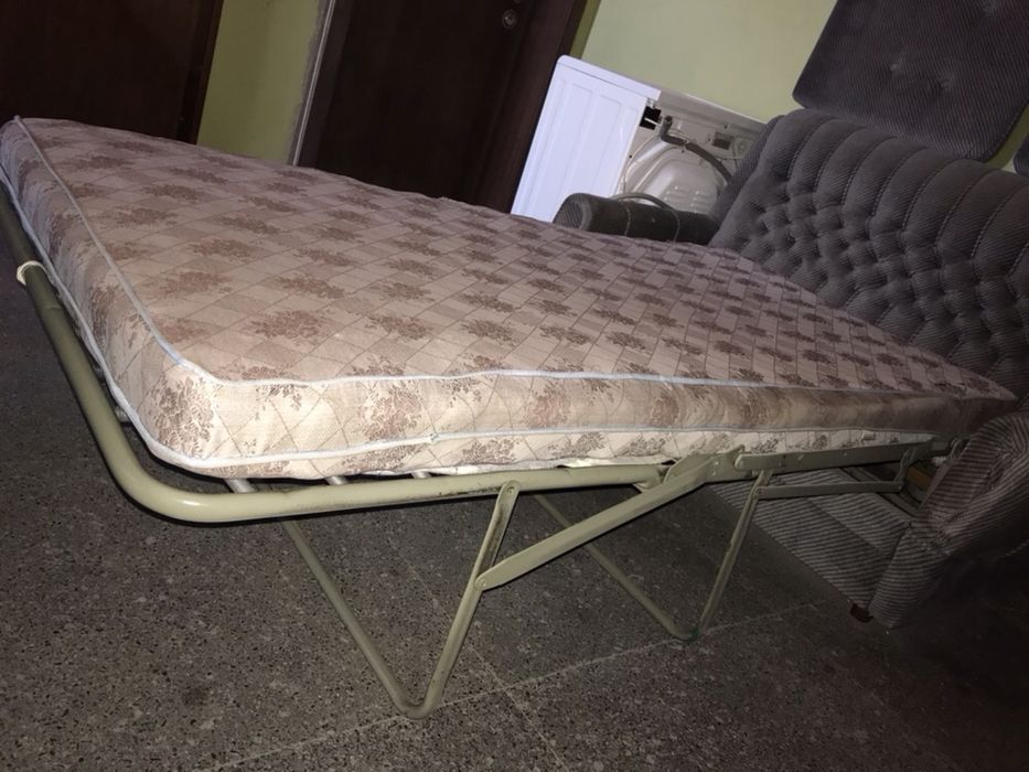 Разтегателен диван