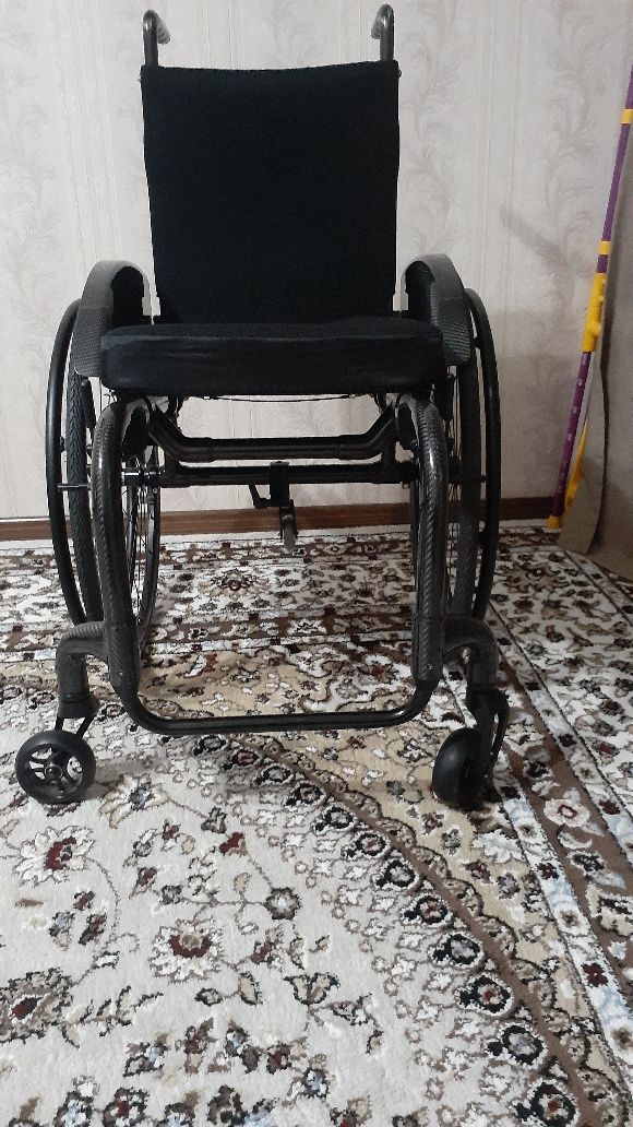 Продам инвалидную коляску,из карбона