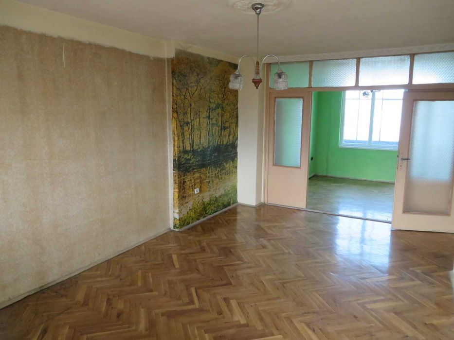 Продава се Тристаен апартамент в Пловдив, Въстанически - 107 кв.м за 1150 €/кв.м - Снимка #2