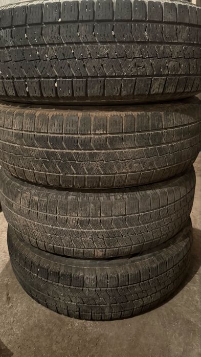 Продам зимнюю резину bridgestone r15