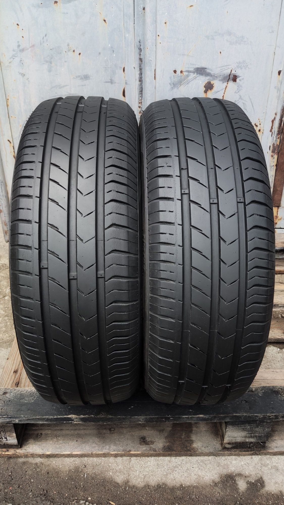 2бр. летни гуми 195/65/15 Superia EcoBlue HP
dot22
6.99мм
Много добро