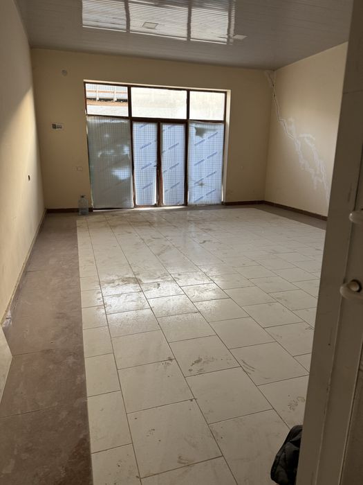 Magazin srochna sotiladi