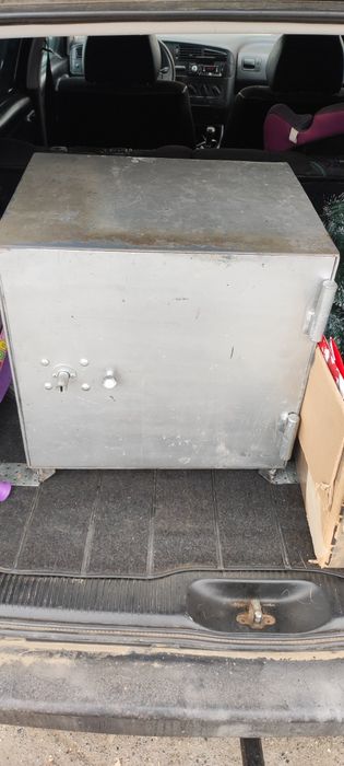 Продам сейф железный