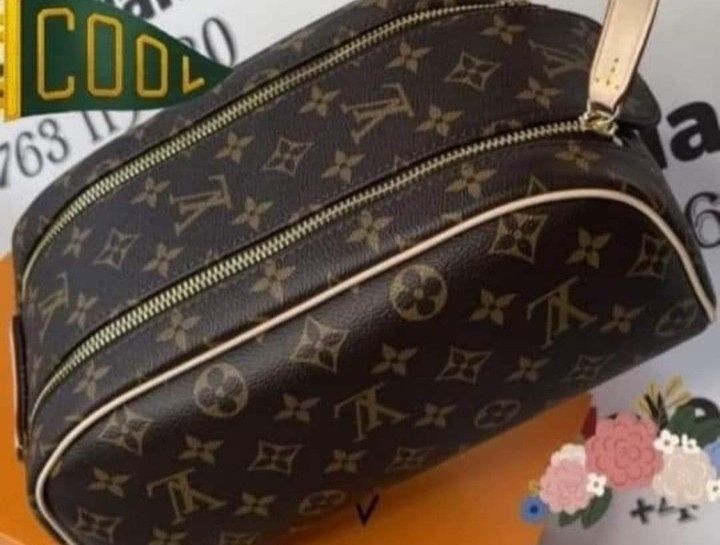 Borseta unisex/portfard, Louis Vuitton, new model, saculet, etichetă
