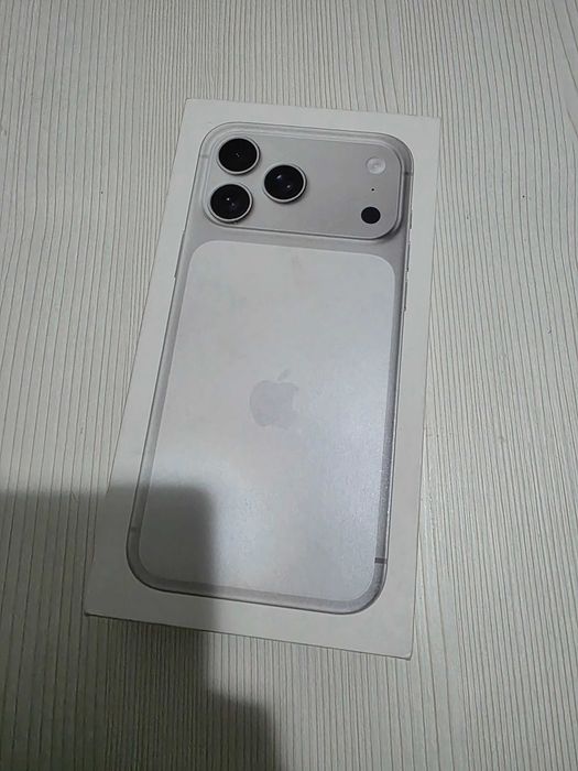 iPhone 17 Pro Max 256GB Silver – Нов, Неактивиран