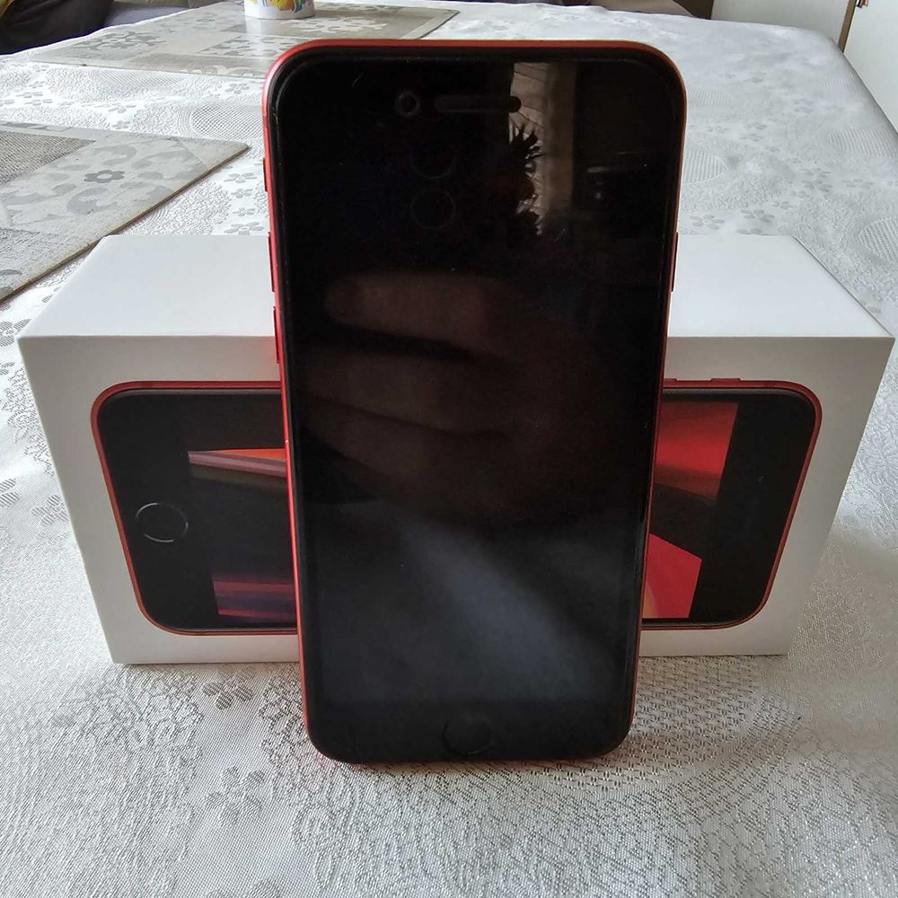 Iphone SE 2020-червен
