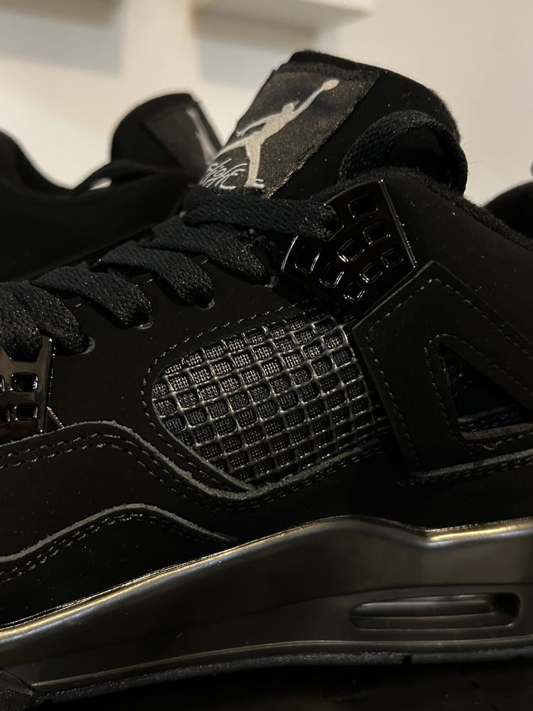 Jordan 4 Black Cat Limitat