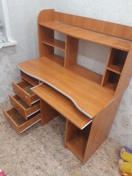Продам компьютерный стол б.у