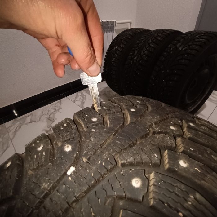 Зимний шин с дисками. Размер шины 195/65/15