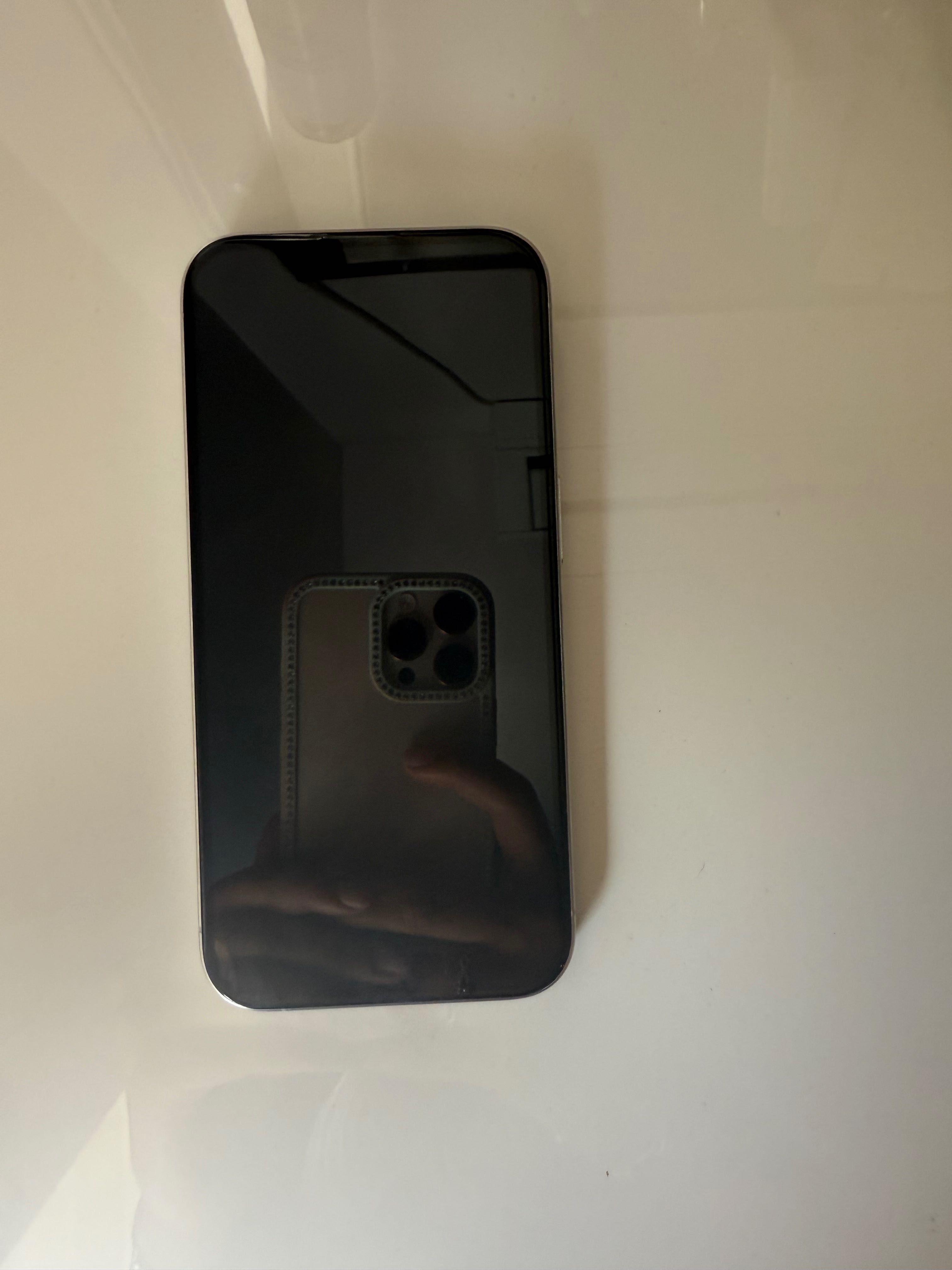 Продавам iPhone 15 Pro
