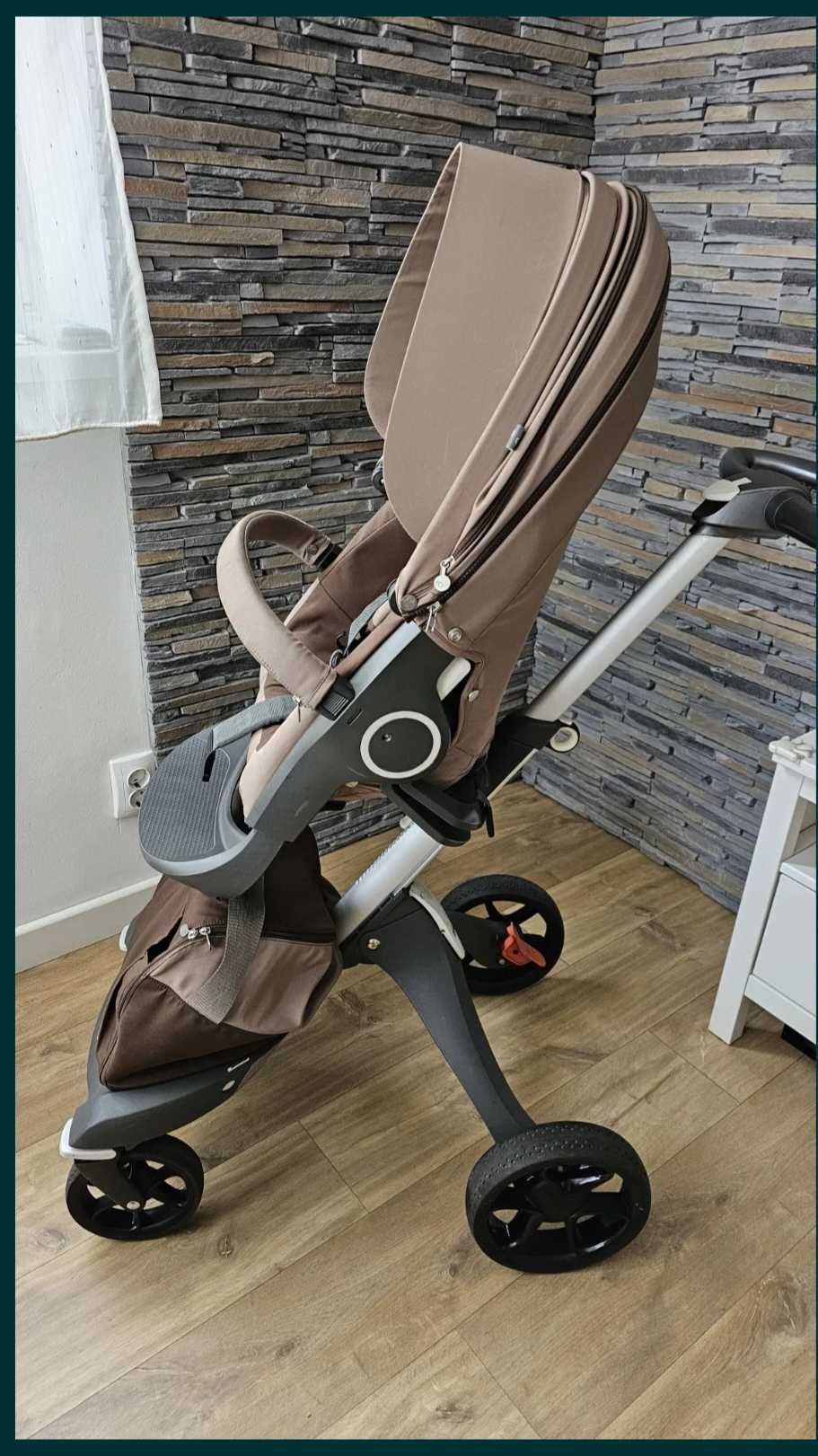 Vând cărucior stokke v5