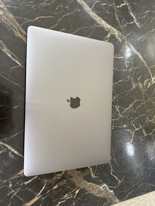 MacBook Pro 2018год. Core i7-8750H/16/256GB. RETINA 15