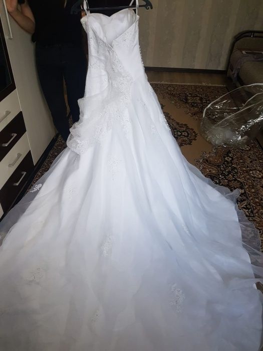 Продам свадебное платье SINCERITY размер 42-44 производство Англия