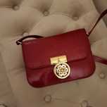 Guess Geanta crossbody de piele lacuita cu detaliu metalic 150
