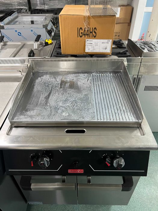 Firmann V9TG - Fry top; Plita electrica neteda-striata (linia 900)