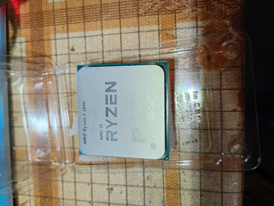 Vând procesor Ryzen 5 3600 defect