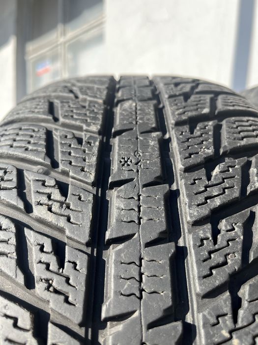 4 бр. зимни гуми 235/65/17 Nokian SUV 5,5-6 mm DOT 2316