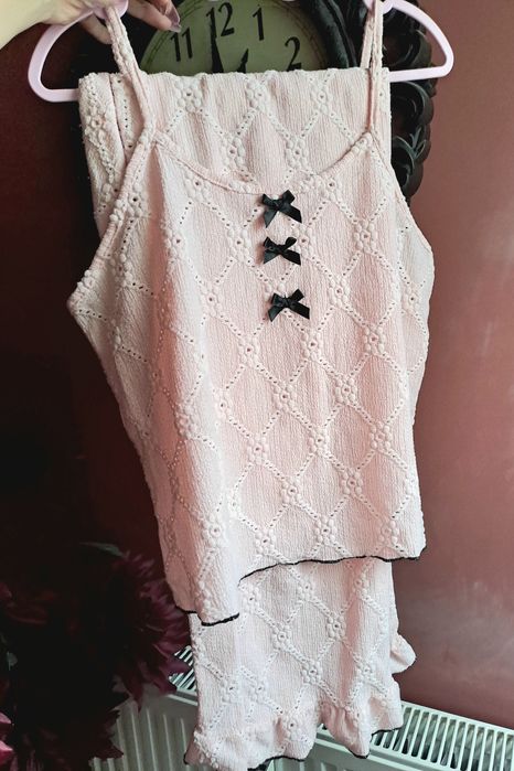 Pijama roz cu volanase pijama roz bumbac maieu si pantaloni