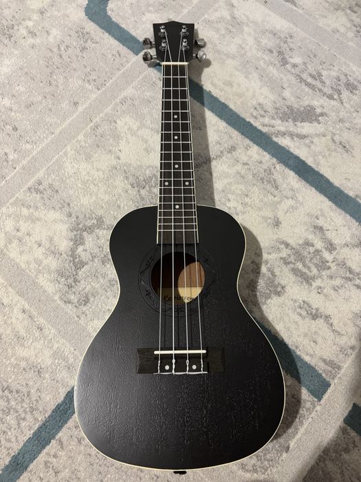 Продам Укулеле.Марка Levinson.Комплект с чехлом