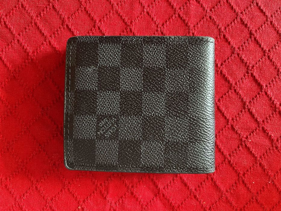 LOUIS VUITTON - портфейл