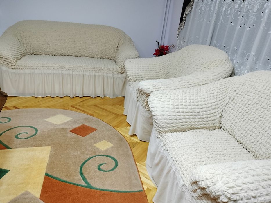 Vând canapea cu doua fotolii