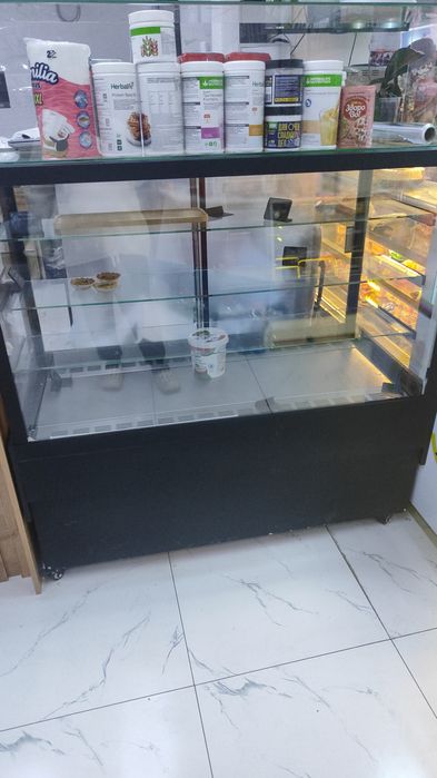 Холодильная витрина