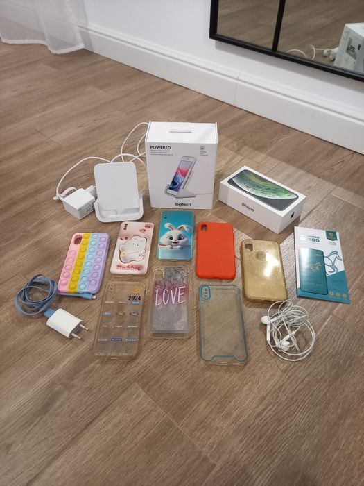 Huse iPhone X, încarcatoare, casti, folie, cutie