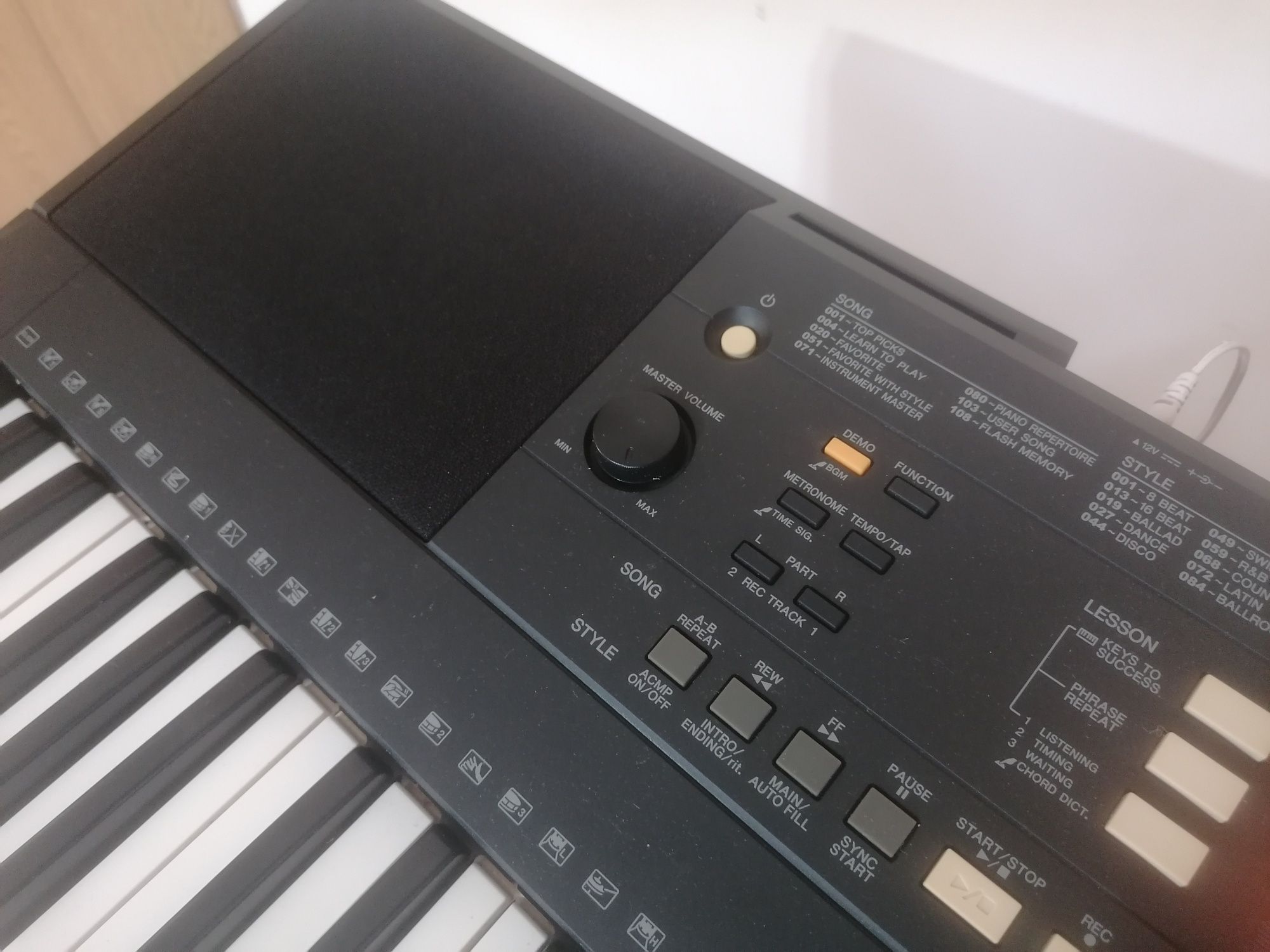 YAMAHA PSR E-343 usb digital touch display osciloscop