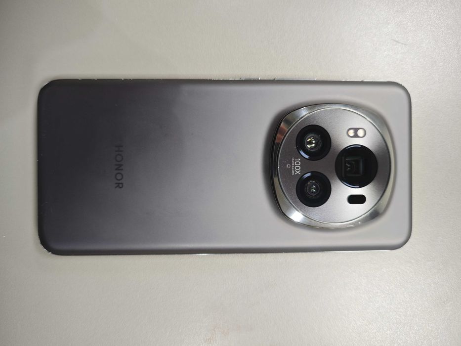 Honor Magic 6 Pro – мострен