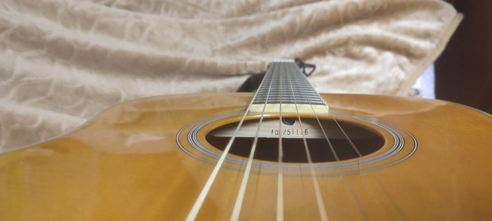 Продаю гитару в отличном состоянии  YM FGTA