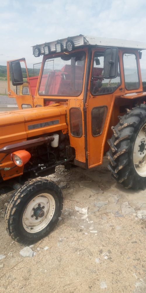 Vând tractor fiat 500