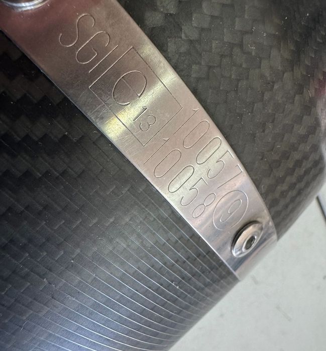 Оригинален карбонов ауспух на Leo Vince