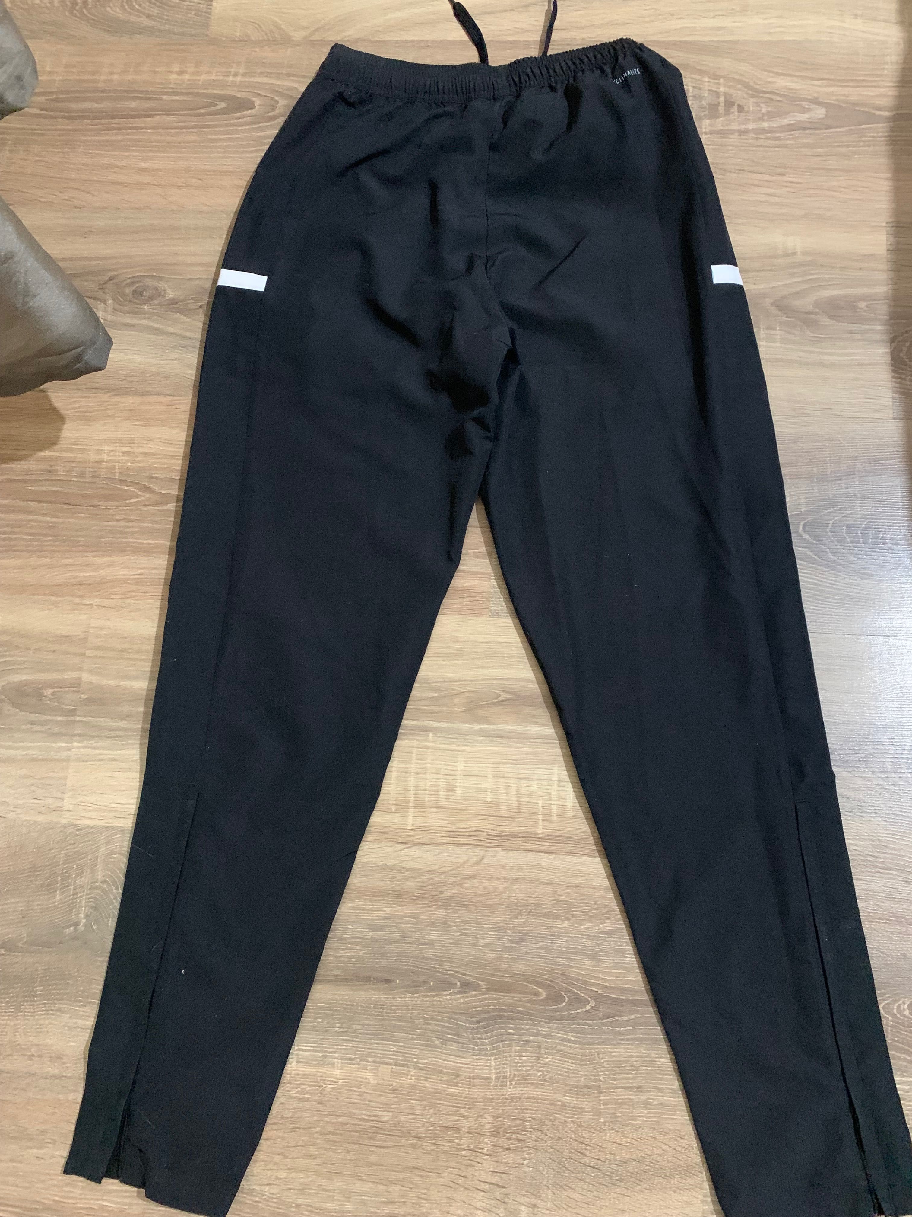Оригинално спортно долнище Adidas