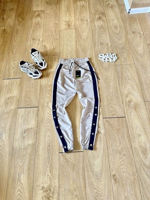 Суперудобен спортен панталон Nike