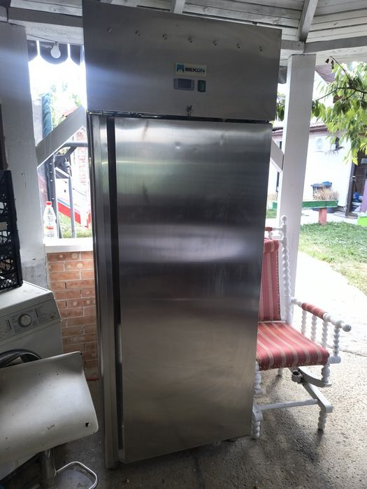 Vand frigider tip dulap