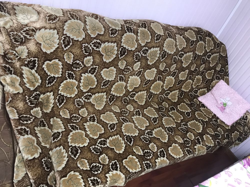 Продам диван с двумя креслами