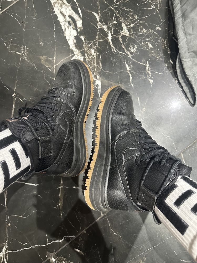 Обувки nike,естествена кожа