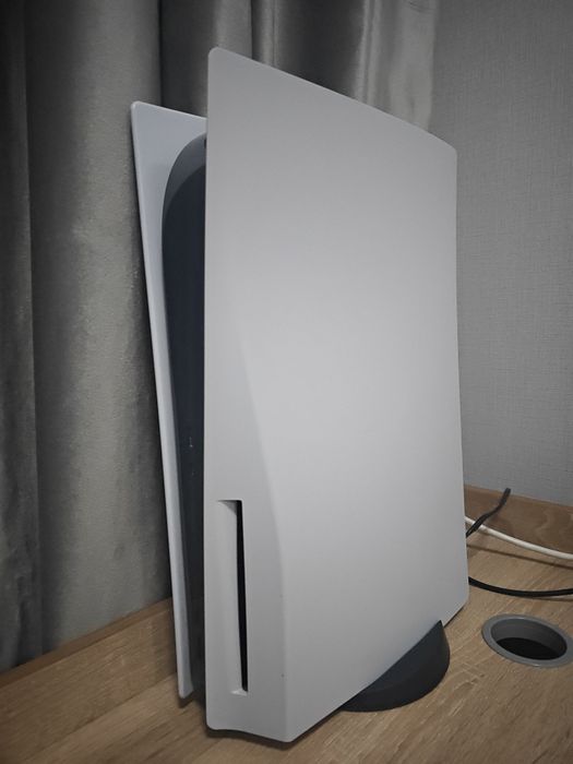PlayStation 5 с дисководом + 2 оригинальных джойстика