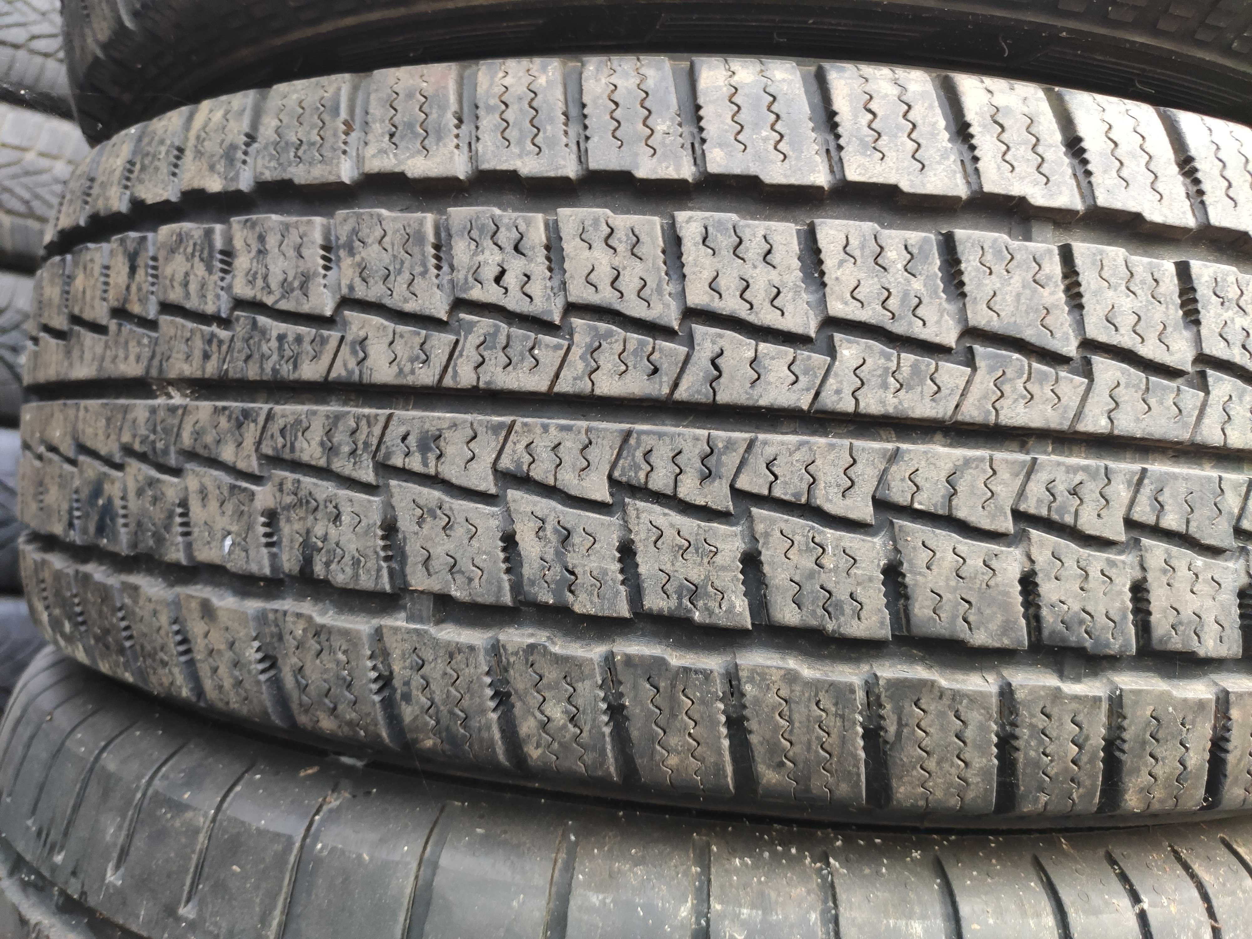 2бр Зимни гуми за БУС 205 70 15 С - Hankook