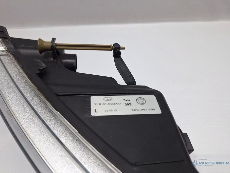 Proiector ceata stanga SKODA OCTAVIA Combi 5E5 2012 - > TDI CKFC, CRMB, CYKA 5E0941699