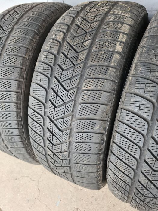 4 бр. зимни гуми 235/55/19 Pirelli MOE RSC DOT 0318 4,5-5,5 mm