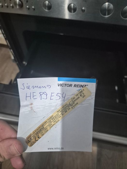 Фурна за вграждане Siemens HE89E54