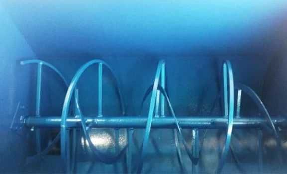 Amestecator orizontal 1000 l cu snec de descarcare transport gratuit