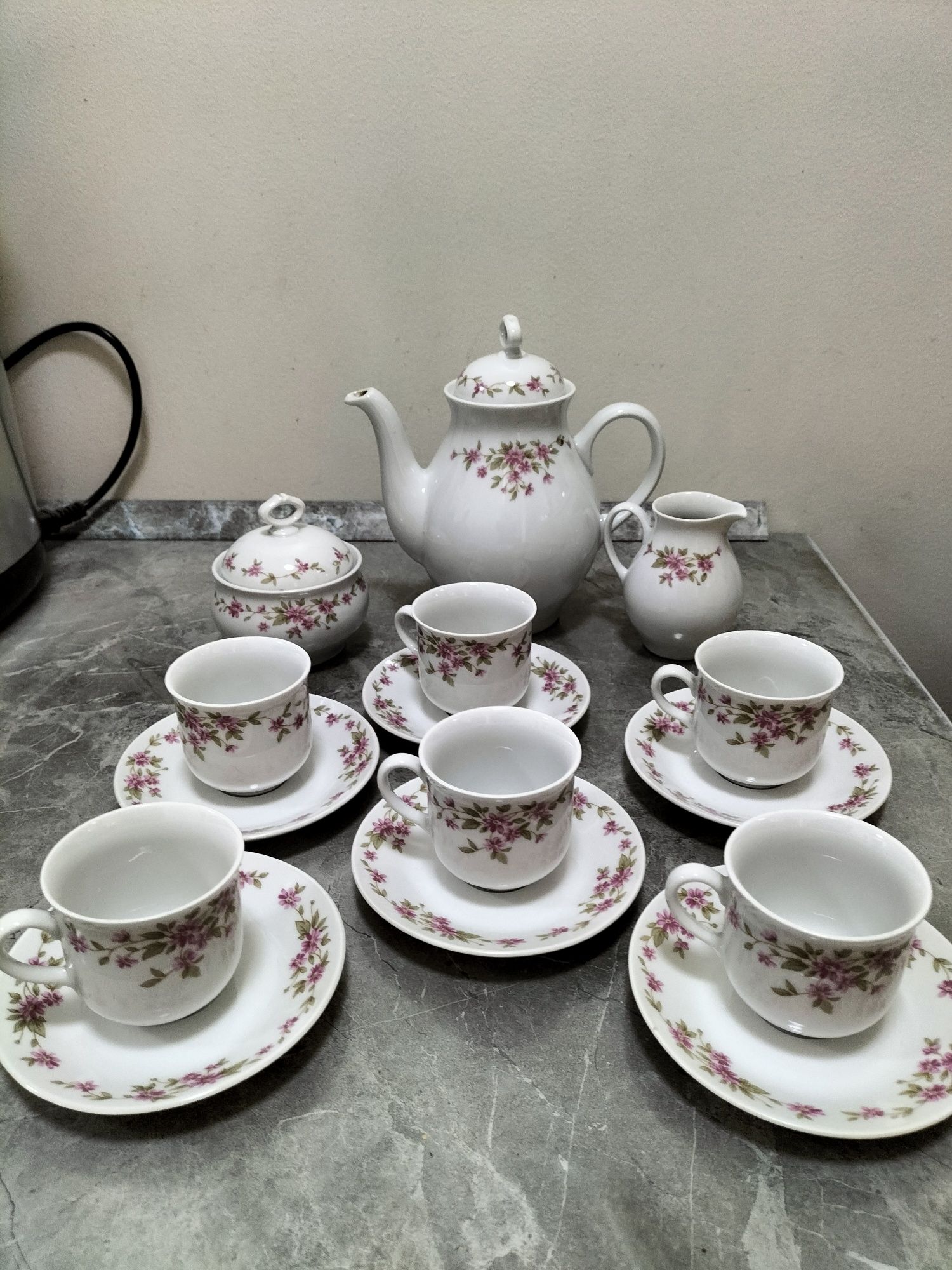 Продам чешский кофейный сервиз.