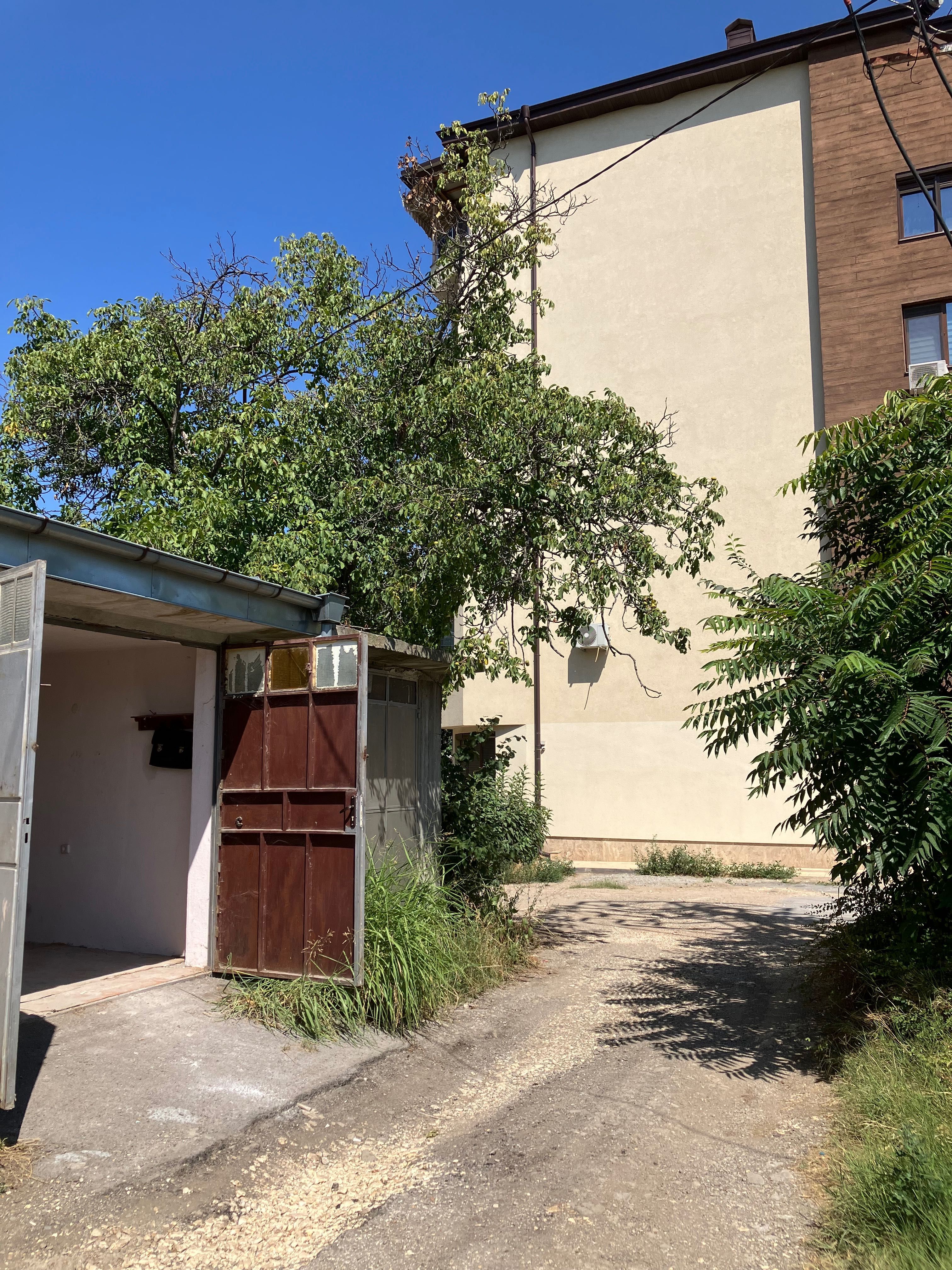 Гараж под наем в здравец Русе