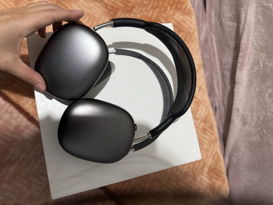 Продаю Airpods max