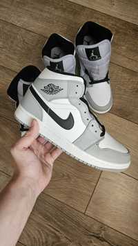 Air Jordan 1 mid grey