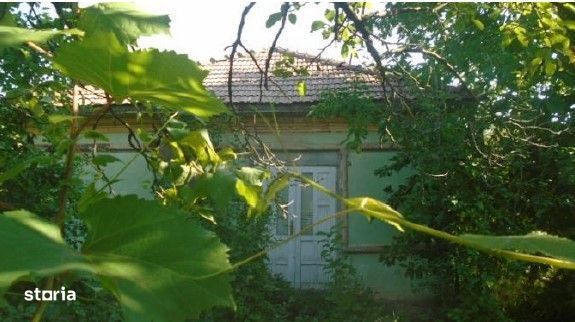 Casa si teren Straoane, cota parte 3/8. ID: R2715611