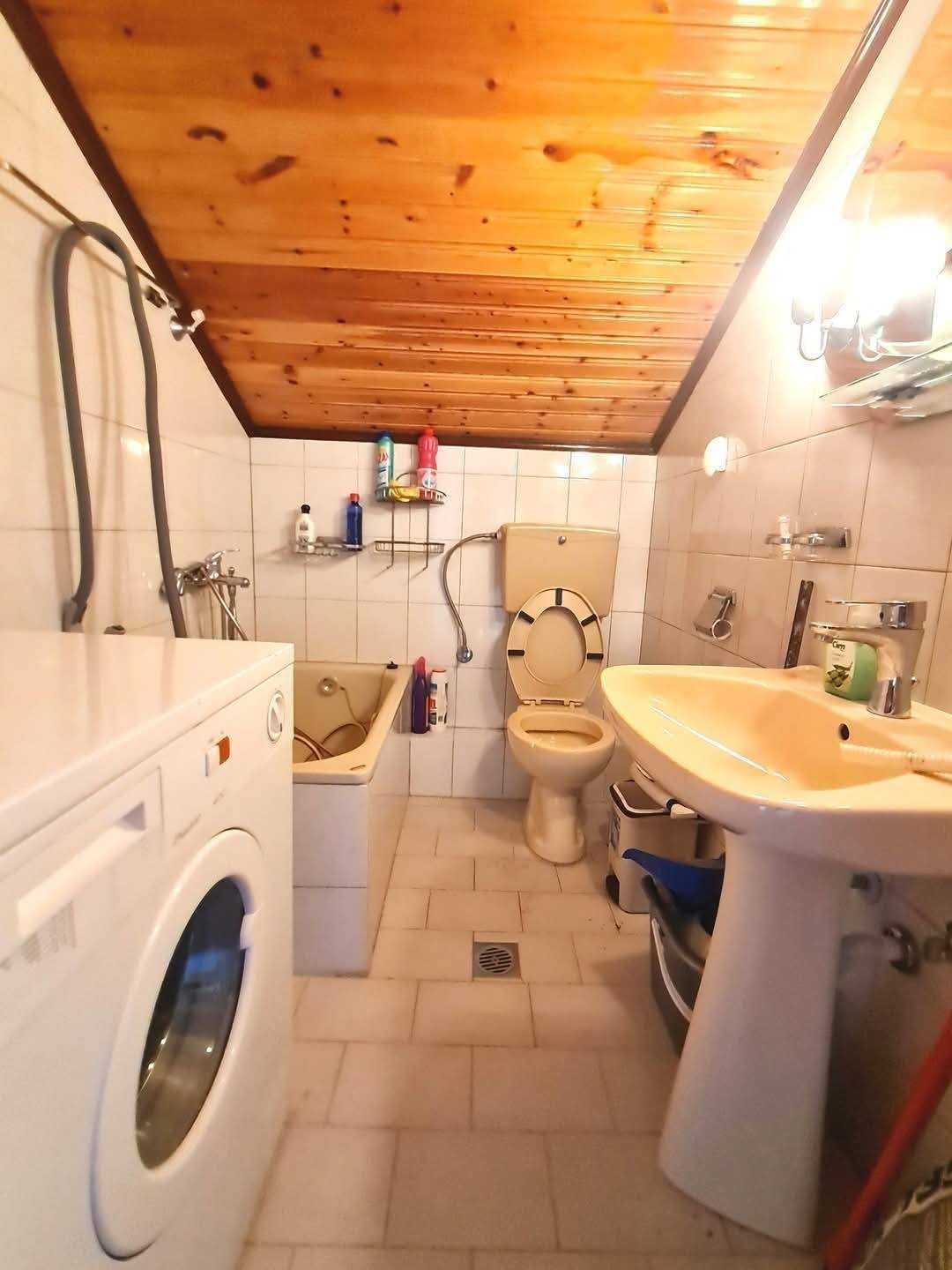 Продава 2-ет къща 130 м2 с гледка към морето и двор 500м2 в Аспровалта