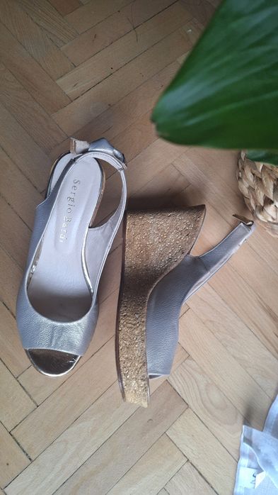 Sandale piele platforma 39, ca noi